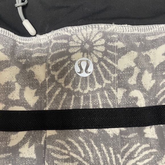 EUC LULULEMON Pace Setter Skirt Skort Beachy Floral White Fossil Black - Picture 8 of 10